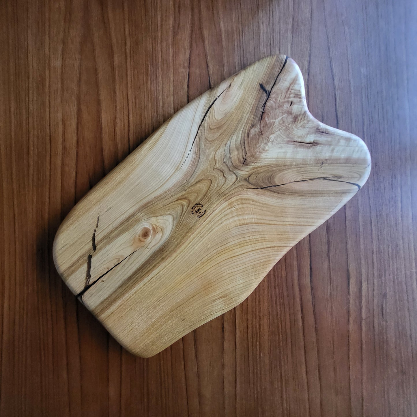 Unique fruit platter in solid cherry wood – 55x32 cm