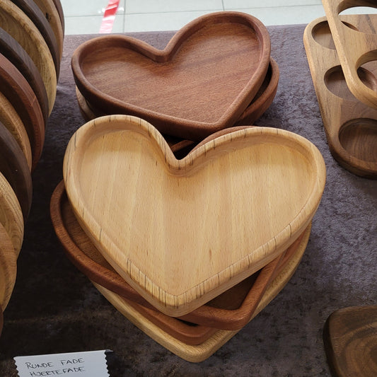 Trays of different shapes