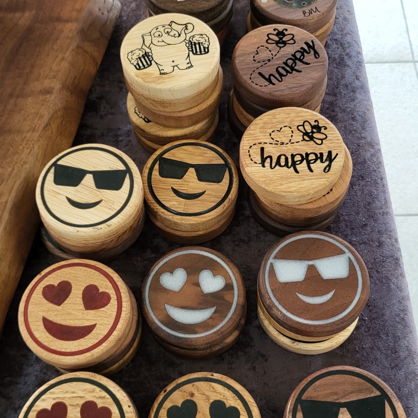 Magnetic wooden bottle opener ø70